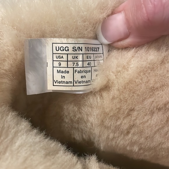 Bailey Button Triplet II Boot. Size 9. Preowned - Picture 3 of 6